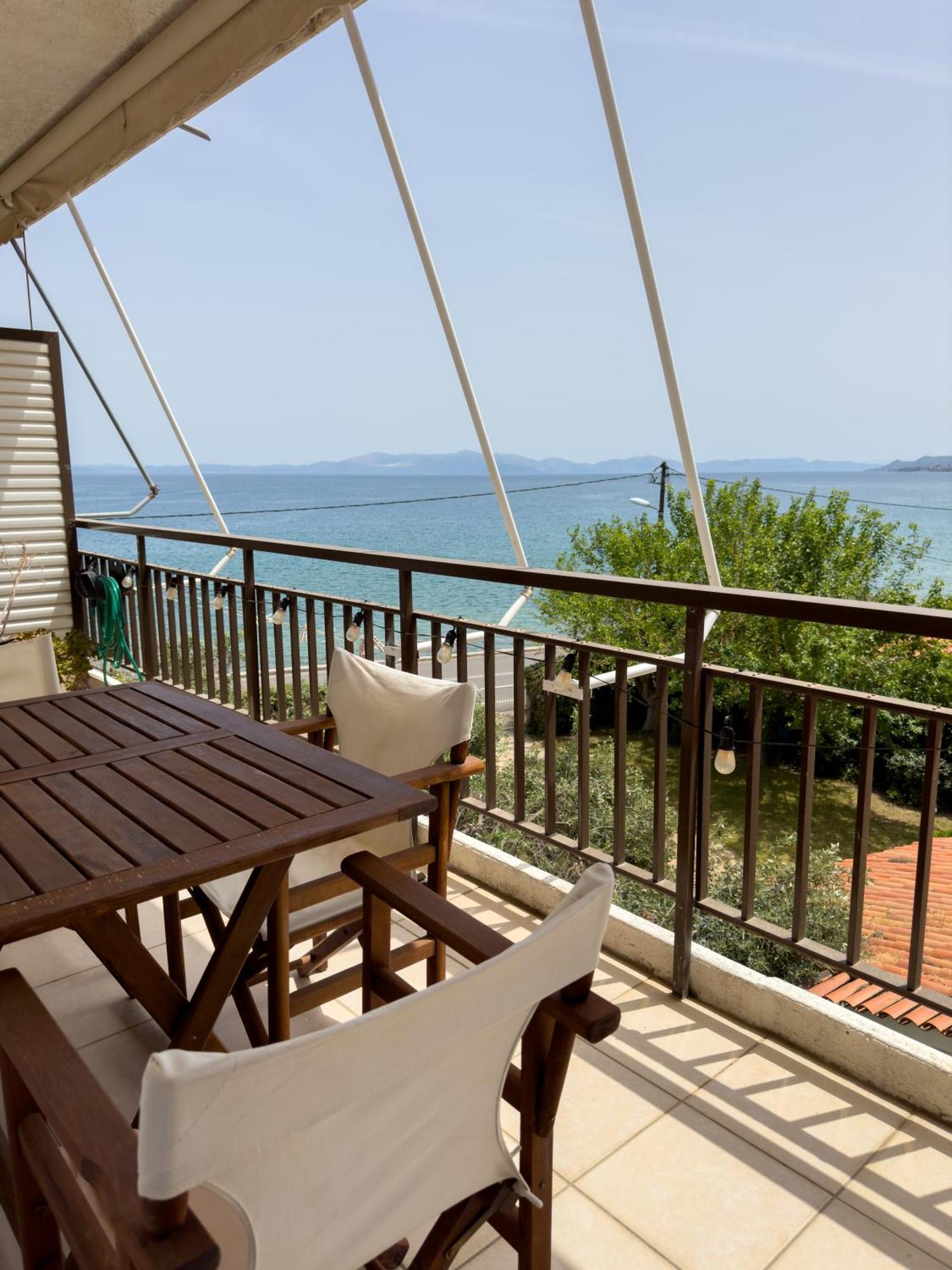 Thanos' Seaside Apartment Oropos Exterior photo